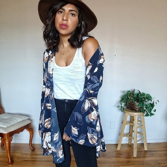 🏷CLEARANCE NAVY BLUE FLORAL TIE KIMONO CARDIGAN - Picture 4 of 10